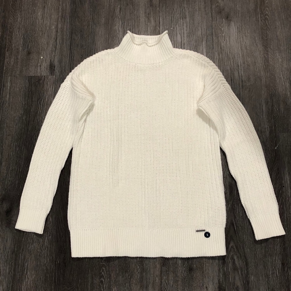 Abercrombie & Fitch white turtleneck